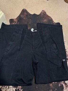 ALO Yoga Black Women’s Pleated Chino Pants